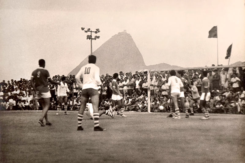 Heróis do Capri comemoram o título de 66, contra o Vilarinho, da Álvaro Ramos, de Botafogo