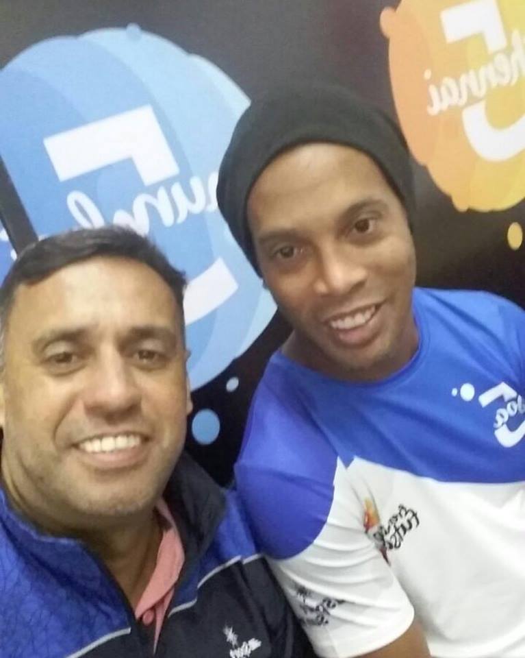 Ronaldinho tira foto com Bocão