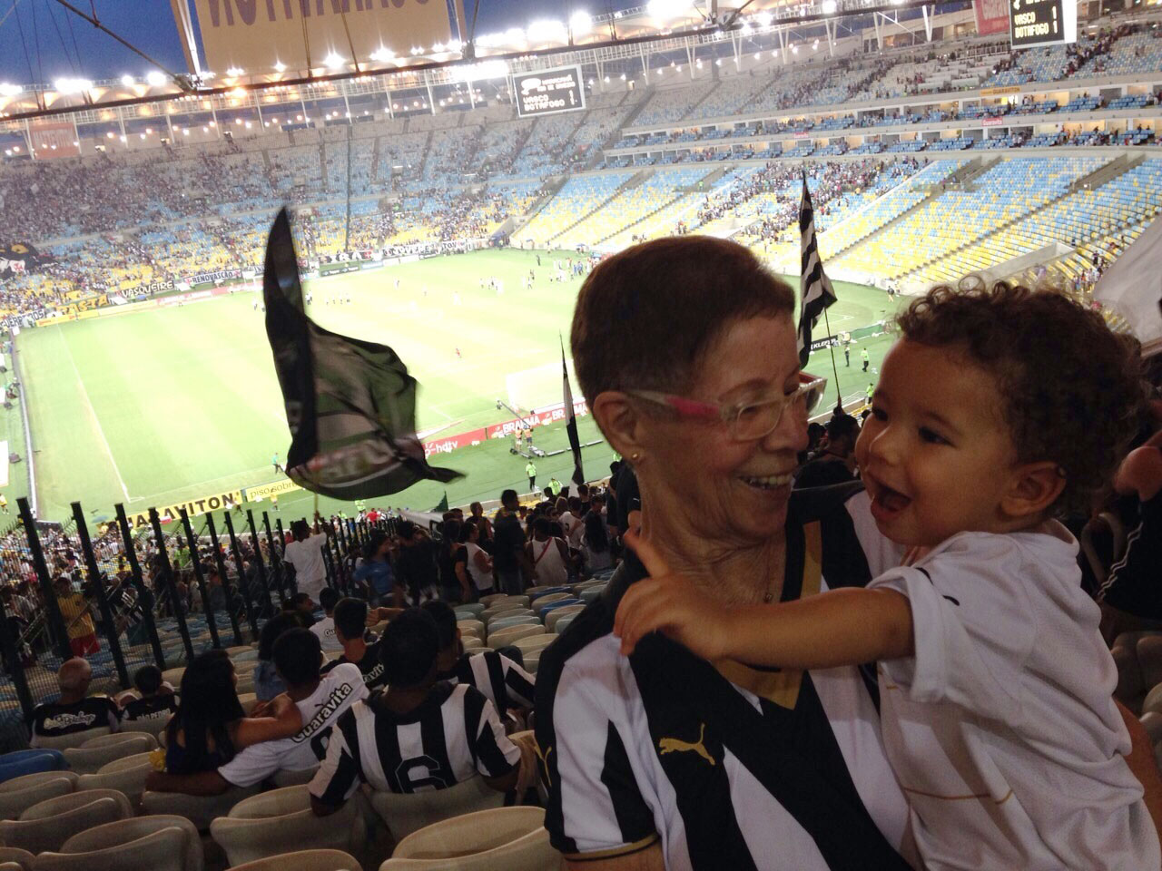 Luzia e José Antônio no Maracanã.