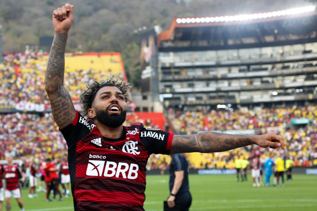 Gabigol é o sexto jogador na história a vestir as camisas 10 de