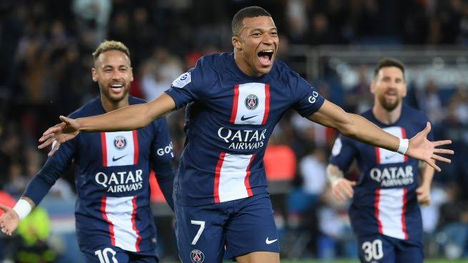 MBAPPÉ DRIBLA O PSG