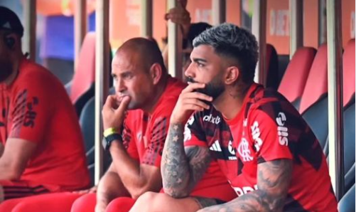 DESRESPEITO COM O ÍDOLO