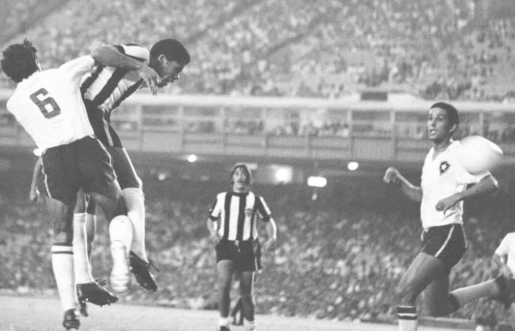 “UMA COISA JOGADA COM MÚSICA” – CAPÍTULO 34