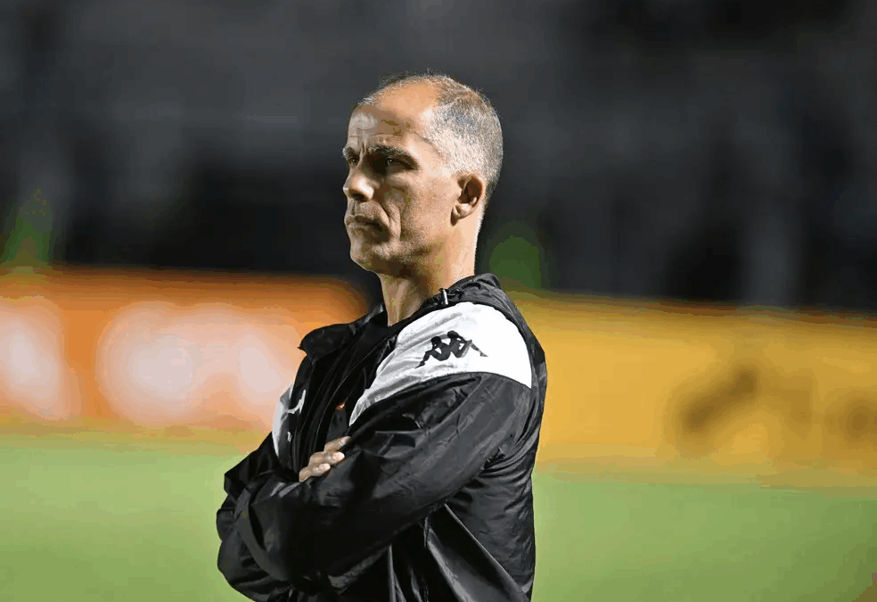 ELE MERECE SER EFETIVADO