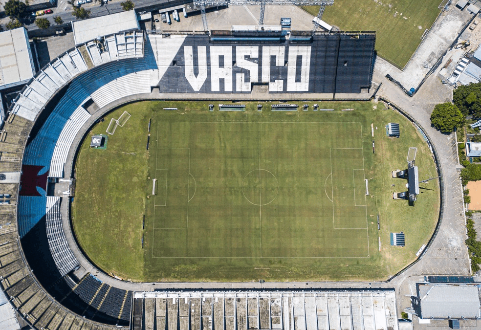 UMA GLÓRIA ENTRE BALAS E GOLS PERDIDOS
