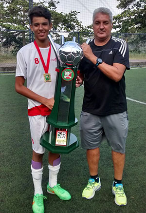 E PARA FINALIZAR:&nbsp;parabéns ao Arousa, campeao carioca sub15, do craque Gabriel, acompanhado do paizao Marcelo Grisalho.