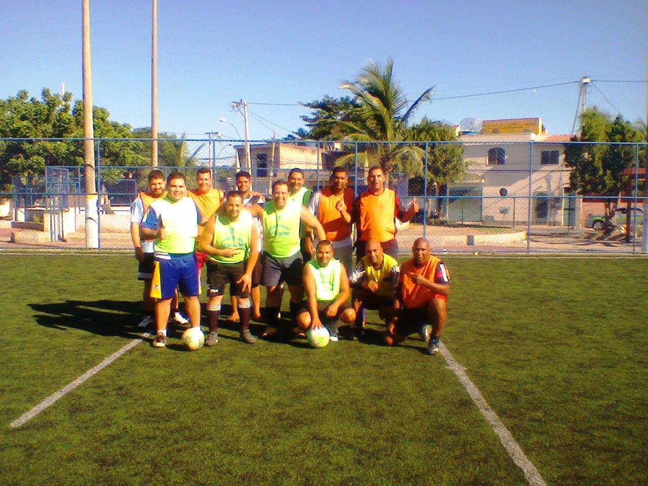 Colete Verde - Wandinho, Elias, Thiagão e Wesley; Rodrigo e Juninho. Colete Amarelo - Ralph, Wagner e Jean; Marquinhos, Gegê e Robinho.