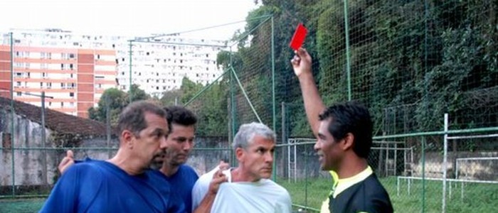 Na foto, Tico, Álvaro e Bacana tentando intimidar o experiente Índio.