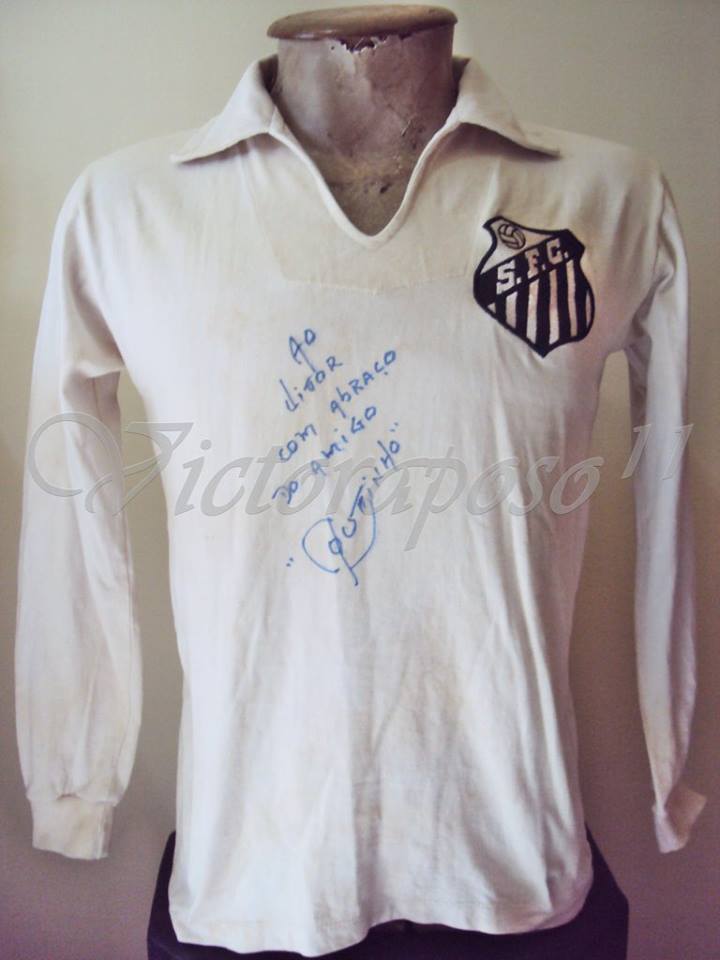 Camisa autografada por Coutinho