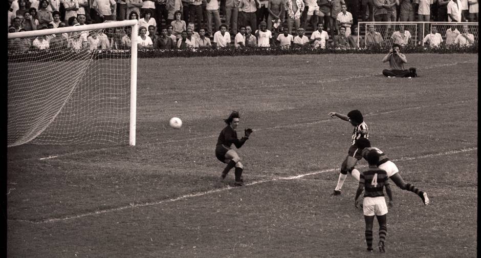 Gol de Jairzinho contra o Flamengo