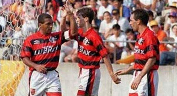 38 momentos que só quem jogou bola na rua viveu