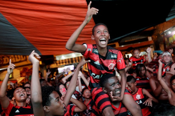 OS FLAMENGUISTAS E OS BRASILEIROS MERECEM ESTA ALEGRIA