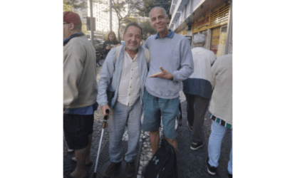 QUATRO DÉCADAS ENTRE O BOTÃO E O ÍDOLO